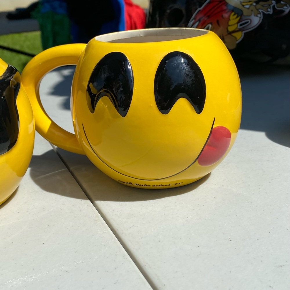 SMILEY MUGS 3pc set 😃 Vintage Large Smiley Face Tongue Mugs Collectible - Picture 8 of 12